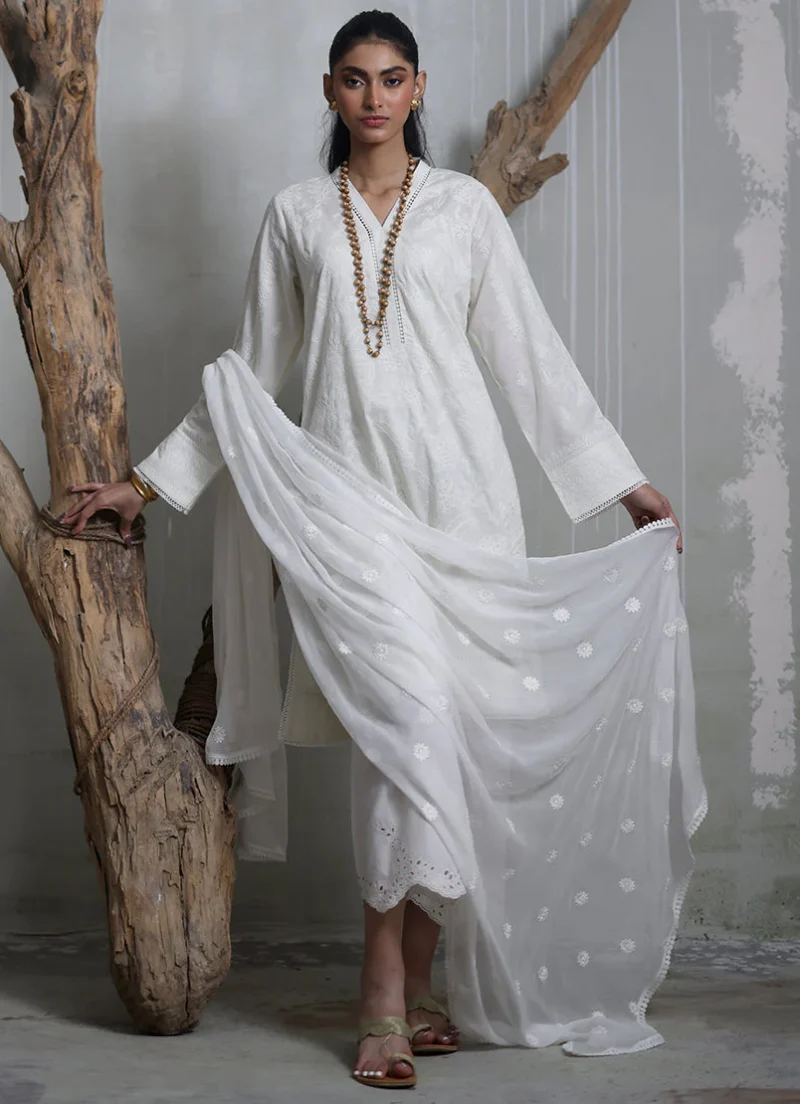 Image | Spring Pret '24 | Embroidered Lace Dupatta | Chiffon | White | 1 pc | IDCH-213171. - Image 2