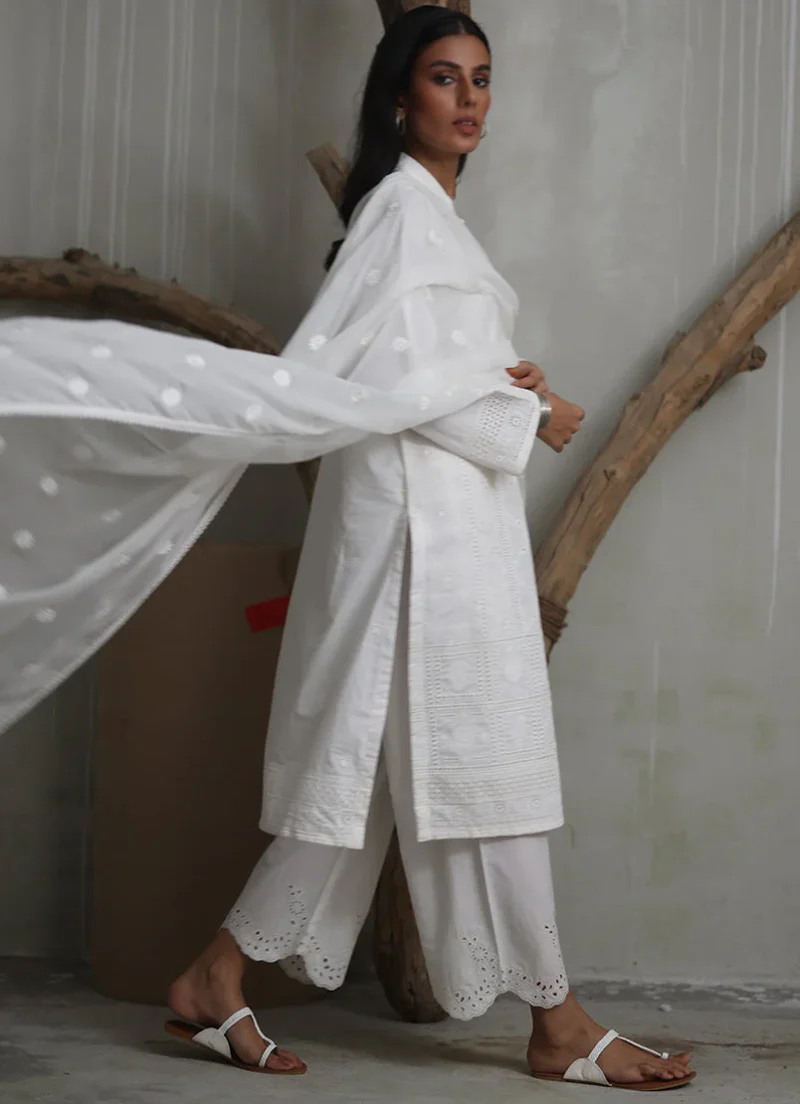 Image | Spring Pret '24 | Embroidered Lace Dupatta | Chiffon | White | 1 pc | IDCH-213325. - Image 2