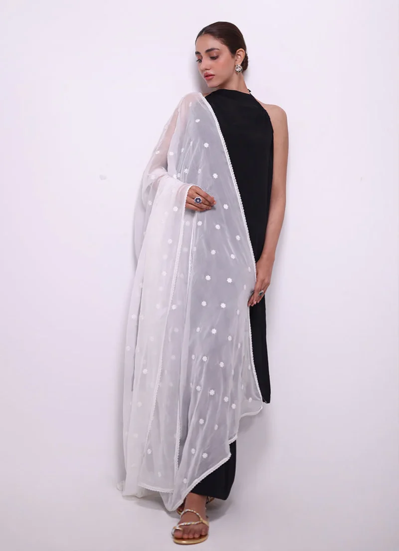 Image | Spring Pret '24 | Embroidered Lace Dupatta | Chiffon | White | 1 pc | IDCH-213327. - Image 5