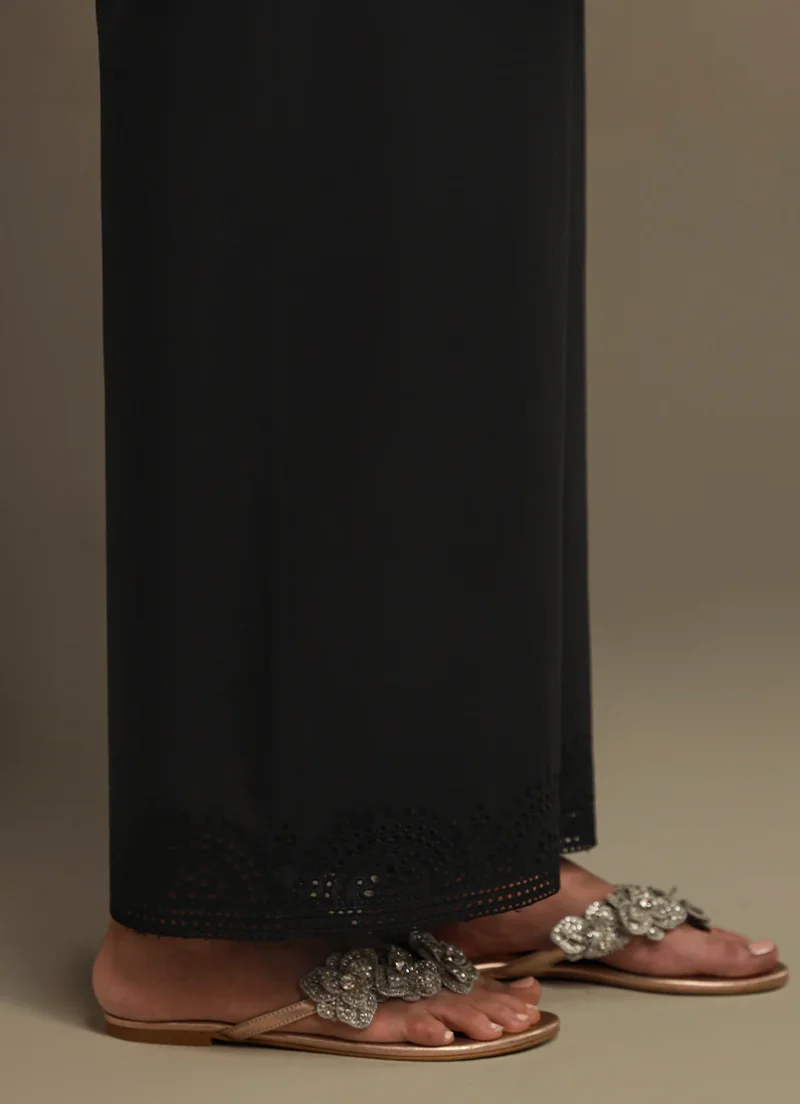 Image | Winter Pret '25 | Cotton | Black | Embroidered Izaar | 1 pc - Image 2
