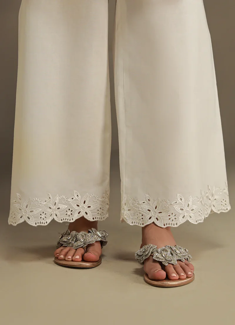 Image | Winter Pret '25 | Cotton | White | Embroidered Izaar | 1 pc