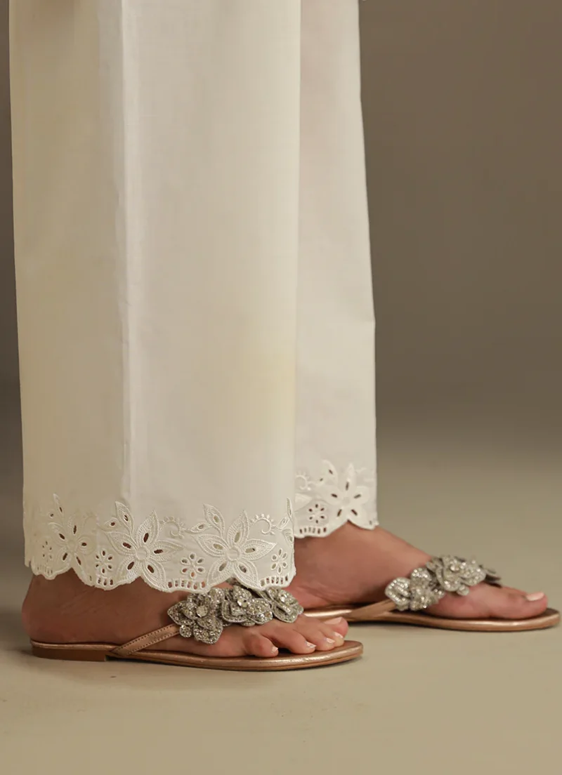 Image | Winter Pret '25 | Cotton | White | Embroidered Izaar | 1 pc - Image 2