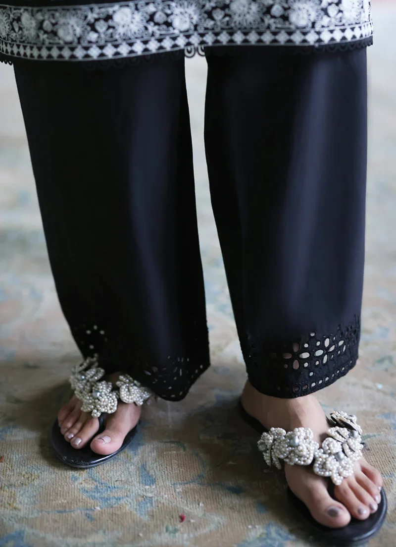 Image | Hotel Bristol 24 | Embroidered Izaar | Cotton | Black 1 pc | TS-737.